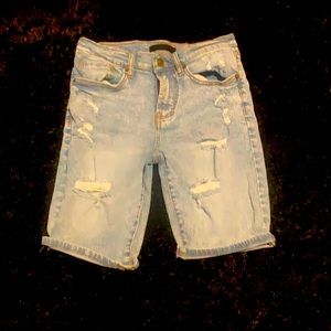 Men’s ripped jean shorts